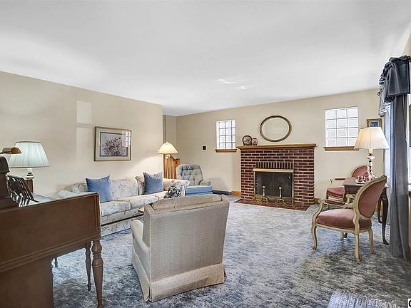 3rd image of 723 Elkwood Dr