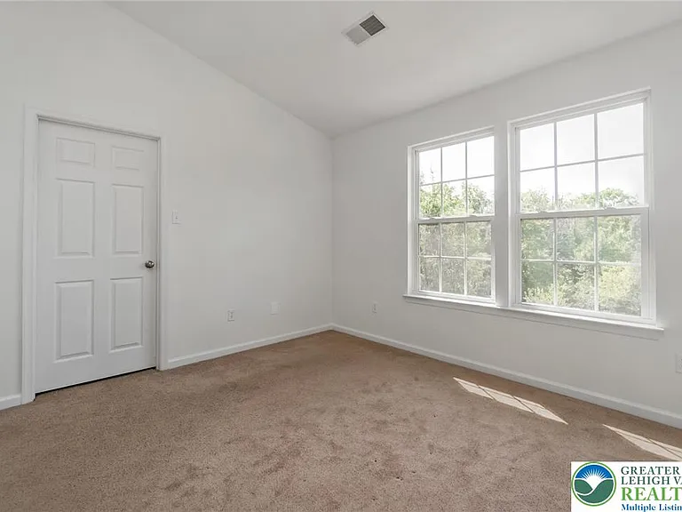 1096 Sparrow Way — Photo 30