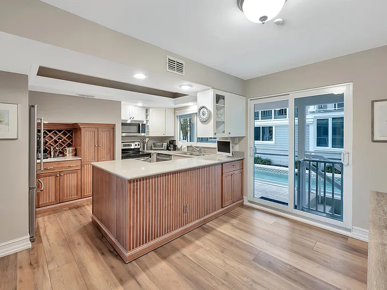 180 6th Ave S #3 — Photo 10