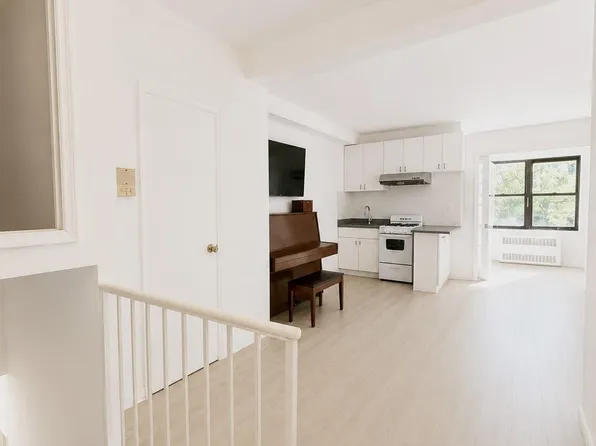 9940 63 Road #1R, Rego Park, NY 11374