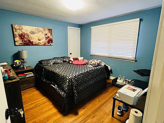 4th image of 128 Drexler Ave S