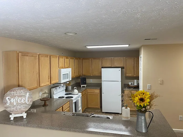 Benjamin Court - A 55+ Community — Photo 17