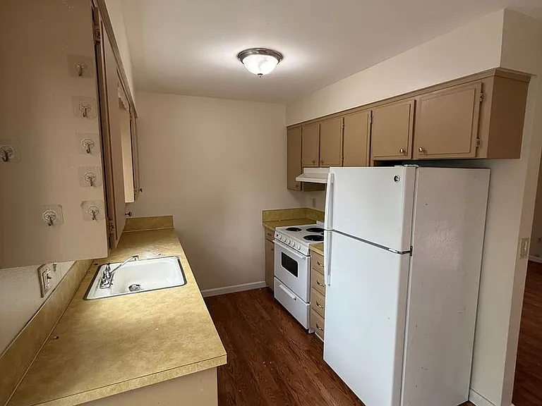 4202-4224 SE 58th Ave — Photo 7