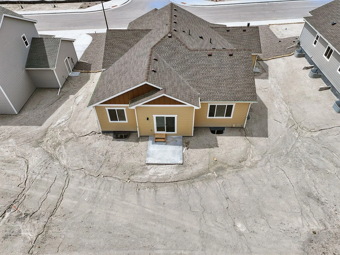 Stunning 5-Bedroom Ranch-Style Home in Monument | 3-Car Garage & Modern Finishes — Photo 3