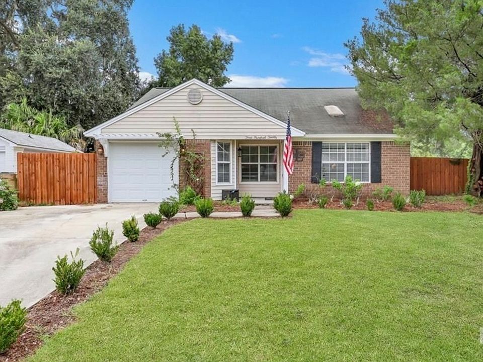 1st image of 320 Sterling Creek Dr
