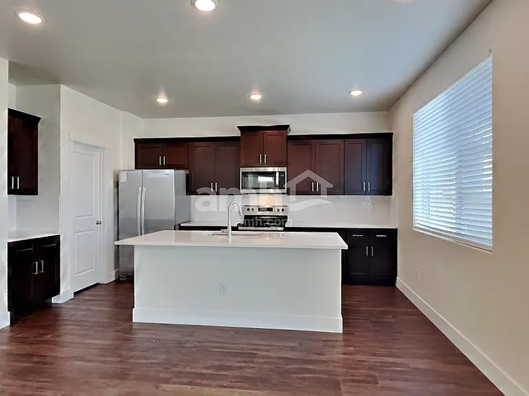 1453 N Alderleaf Ave — Photo 3