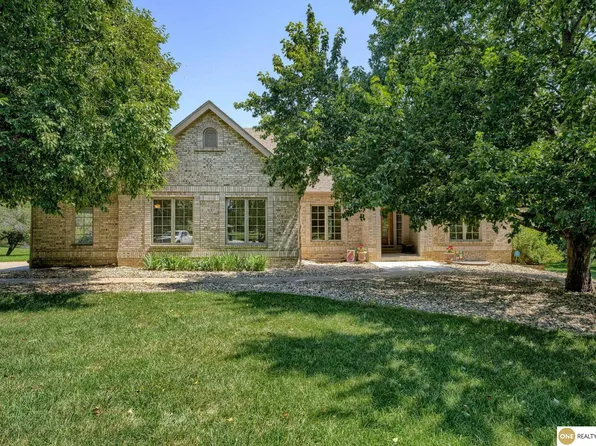 16498 Cinnamon Dr, Omaha, NE 68136