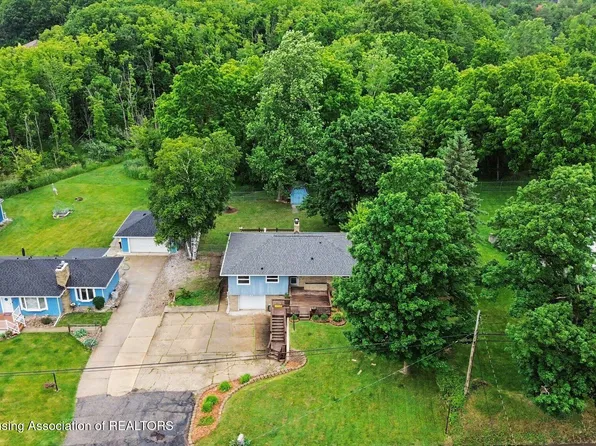 6950 Delta River Dr, Lansing, MI 48906