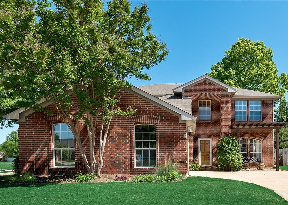 1st image of 343 Stately Oak Ln