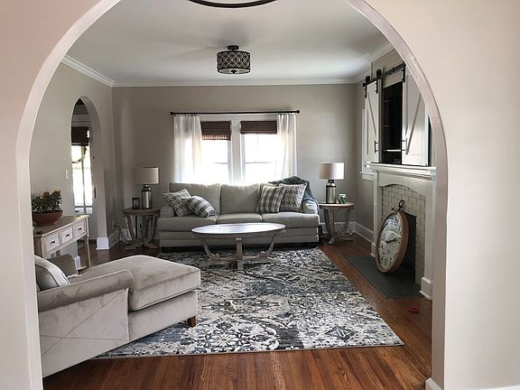 3rd image of 115 W Main St