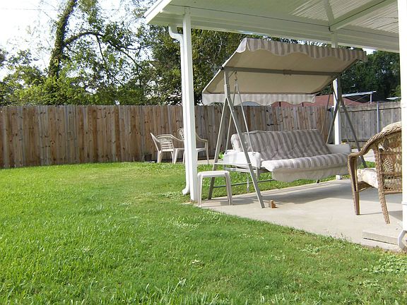 Covered Patio - w/ Rear Yard Access