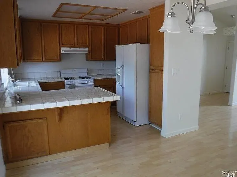 312 Larkspur Dr — Photo 3