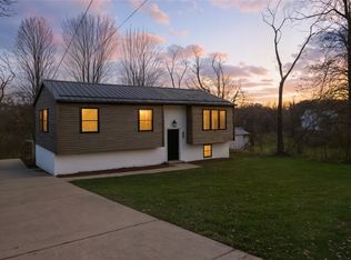 32 Green Oak Dr, Coraopolis, PA 15108