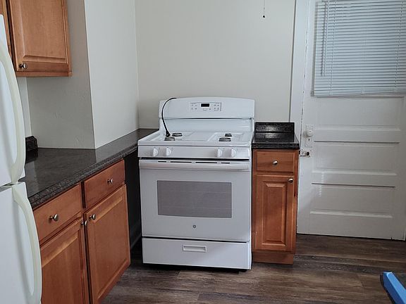 4th image of 4922 W Cuyler Ave #B