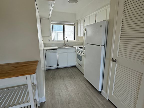 3rd image of 1759 N Mariposa Ave