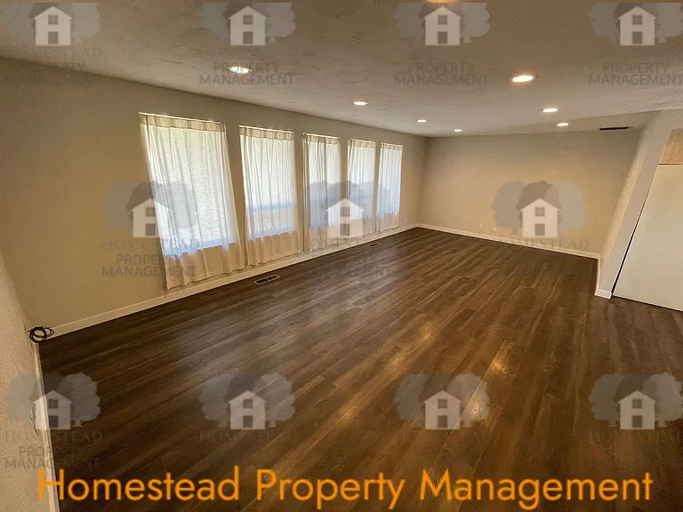 130 Cottonwood Ct — Photo 4