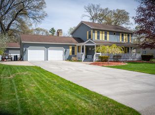 1086 Ivanhoe Dr, Muskegon, MI 49445