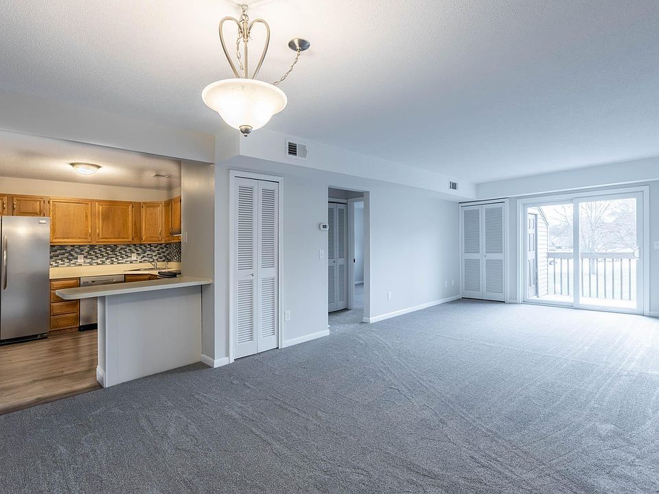 1st image of 106 Twin Circle Dr