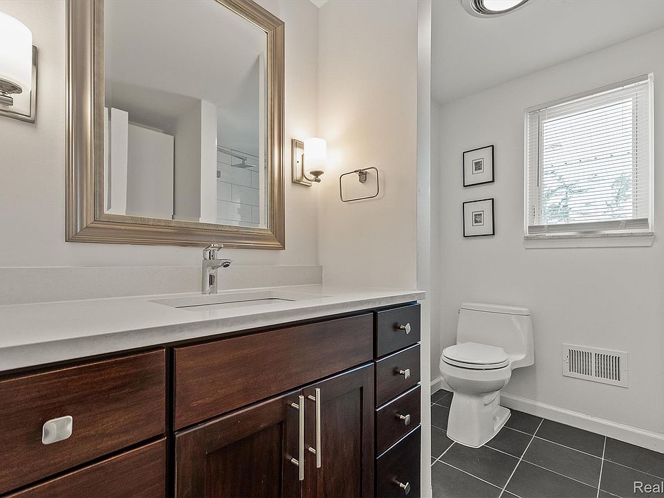 177 E Long Lake Rd, photo 16