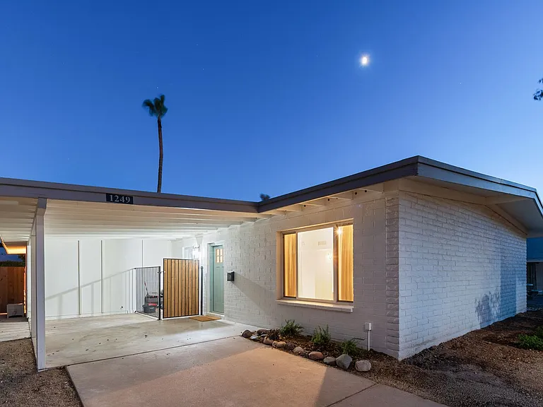 1249 E Bishop Dr — Photo 21