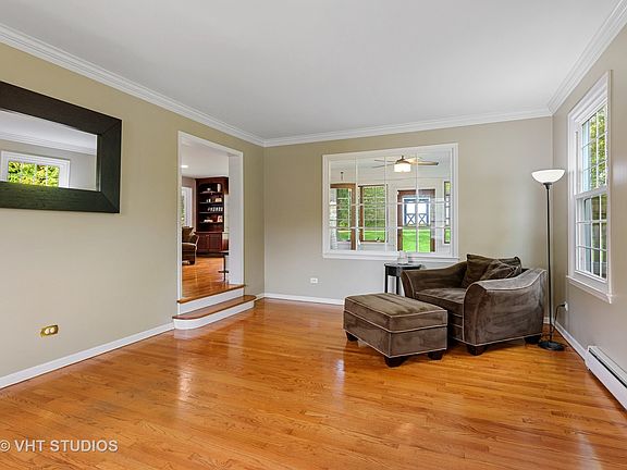 4th image of 752 W Lakeside Dr