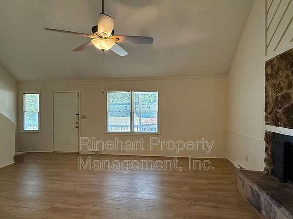 4th image of 2083 Ridgecrest Rd