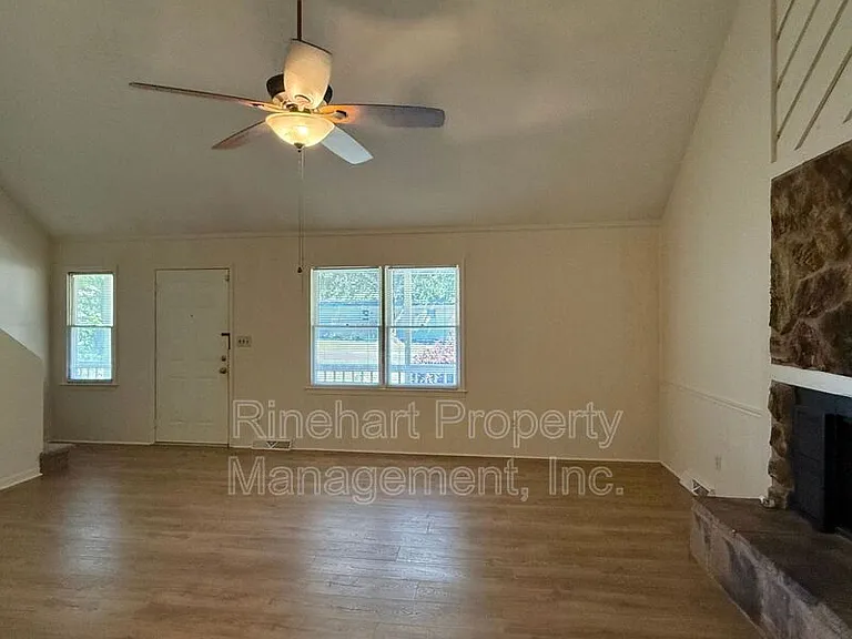2083 Ridgecrest Rd — Photo 4