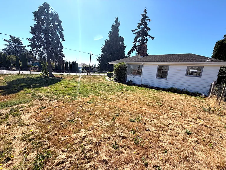 1802 Cedar St — Photo 15