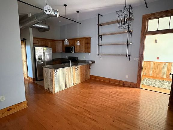 5th image of 102 Russell St APT 101