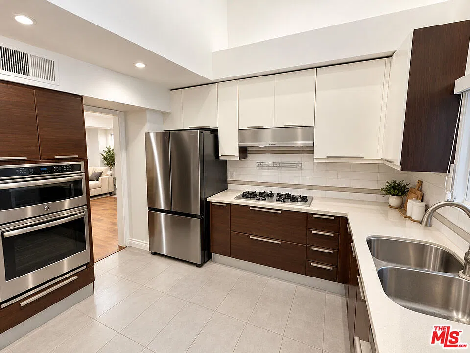 2 bed, 2.5 bath, 1564 sqft, $5,750 — Photo 3