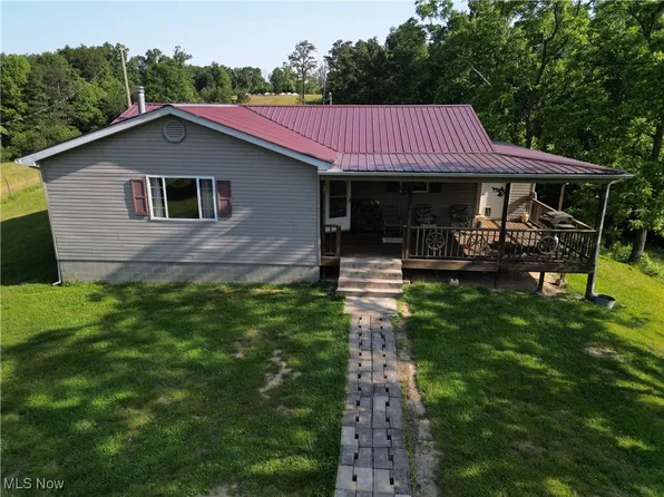 498 Little Queen Rd, Clendenin, WV 25045