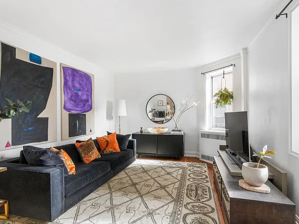 112 E 2nd St #2D, Brooklyn, NY 11218