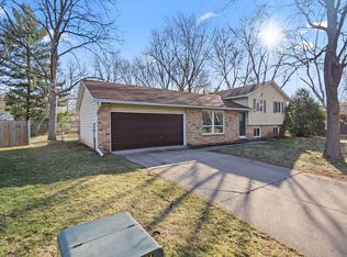 2356 Driftwood Ln, Stillwater, MN 55082