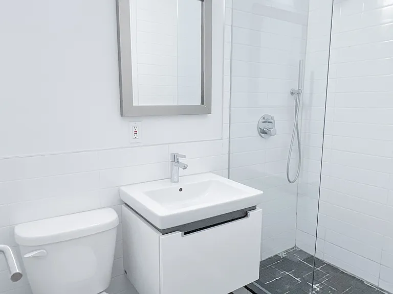 225 E 14th St #4-D — Photo 6