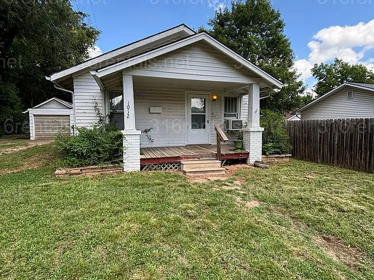 1012 W Ash Ave — Photo 2