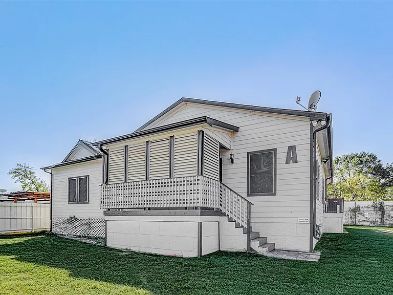 10905 Shady Ln #A — Photo 3