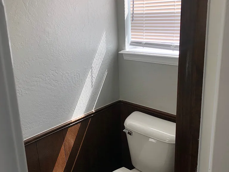 601 NW 18th Pl — Photo 14