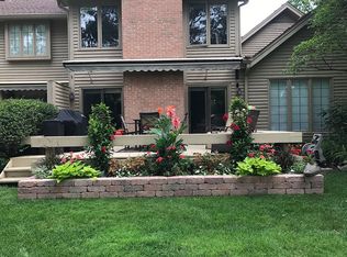 4566 Golf View Dr, Brighton, MI