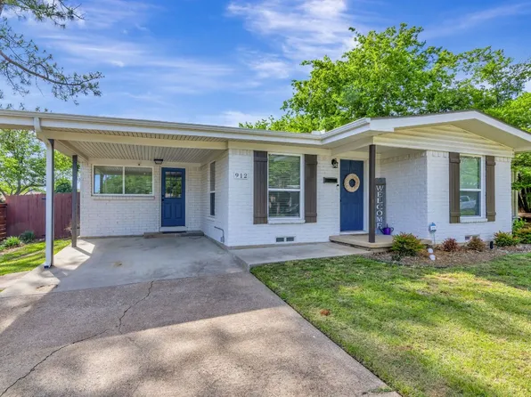 912 Henslee Dr, Euless, TX 76040