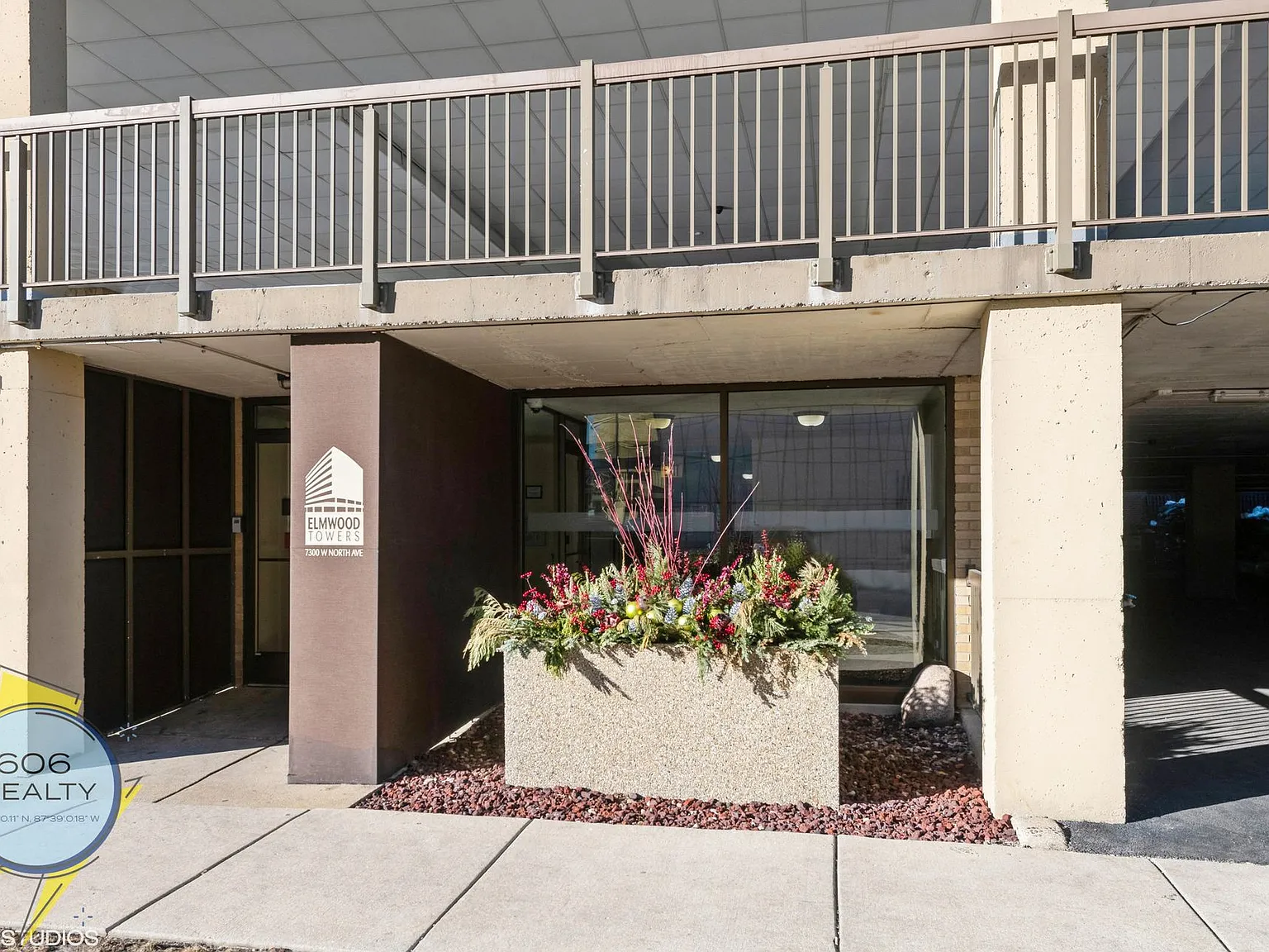 Elmwood Tower Apartments! — Photo 2
