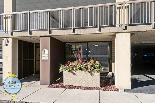 Elmwood Tower Apartments! Photo 1