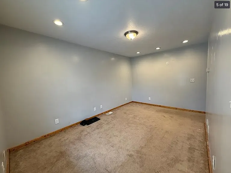 635 Valley St — Photo 4