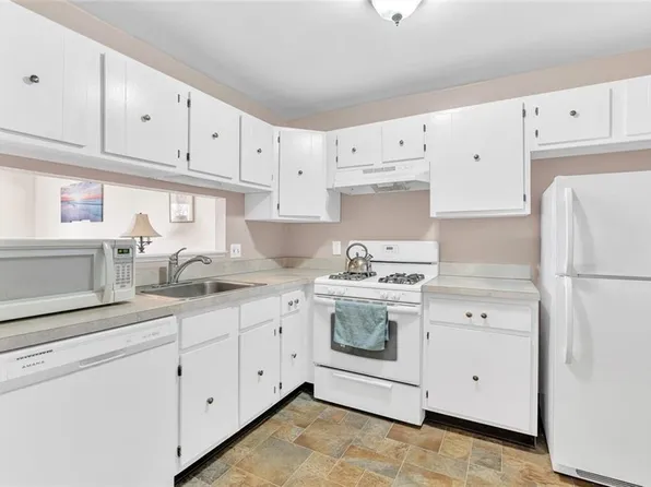 756 Quaker Ln Unit A206, East Greenwich, RI 02818