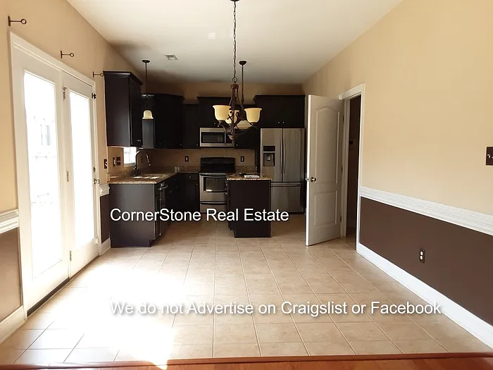 190 Trenton Pl — Photo 10