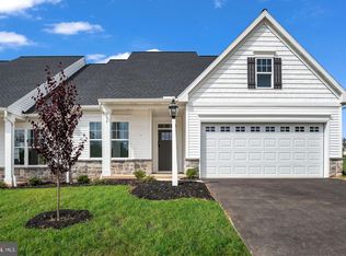 910 Shadowbrooke Dr, Dover, PA 17315