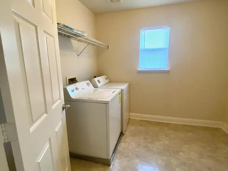 518 Remington Chase Ct — Photo 3