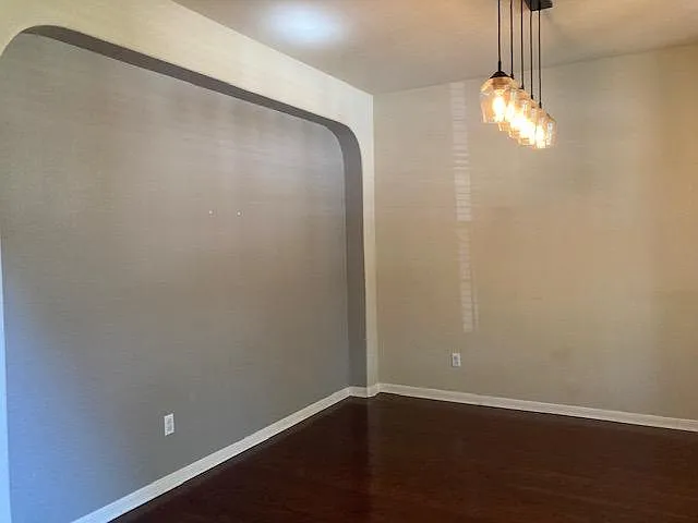 2520 Saint James Pl — Photo 10