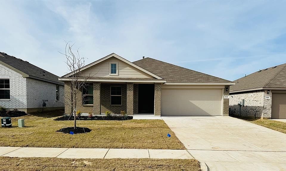 D.R. Horton''s Bellvue floorplan, C. All Photos shown here may not depict the specified home and features and are included for illustration purposes only. Elevations, exterior/ interior colors, options, available upgrades, and standard features will vary in each community and may change without notice. May include options, elevations, and upgrades (such as patio covers, front porches, stone options, and lot premiums) that require an additional charge. Landscaping and furnishings are dÃ©cor items and are not included in purchase price. Call sales agent for more details.