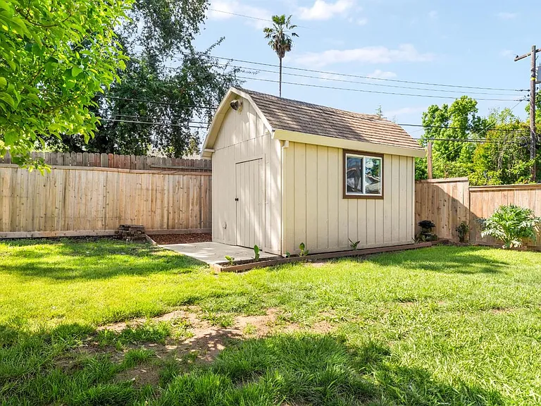 6120 Friendly Ct — Photo 36