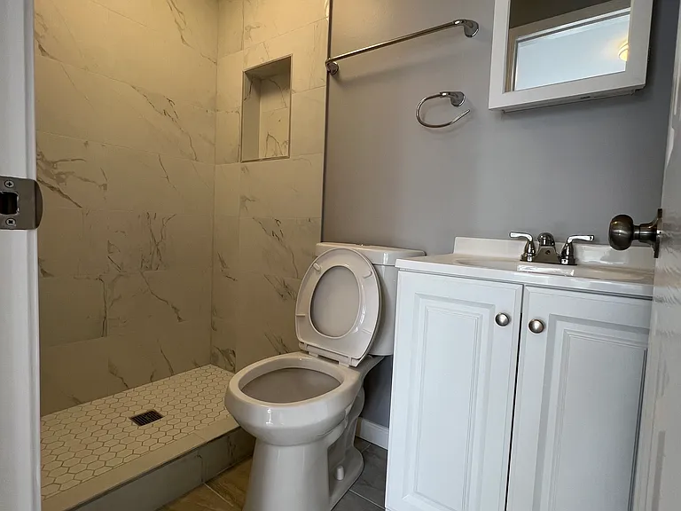 210 E End Ave #2B — Photo 10